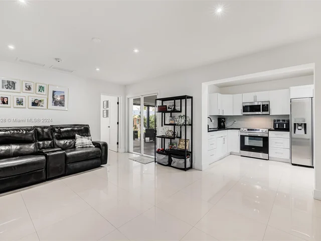 6625 SW 41st St, Miami FL 33155