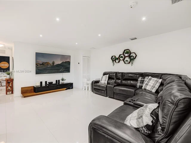 6625 SW 41st St, Miami FL 33155