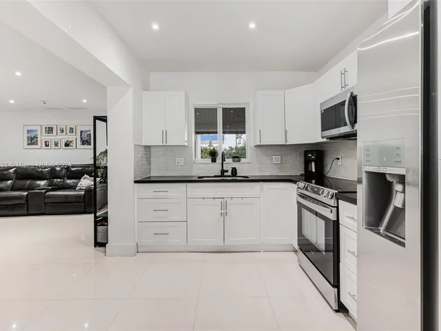 6625 SW 41st St, Miami FL 33155