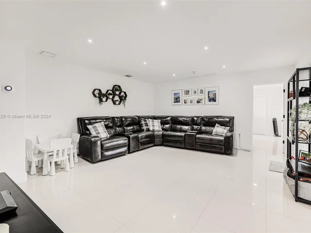 6625 SW 41st St, Miami FL 33155