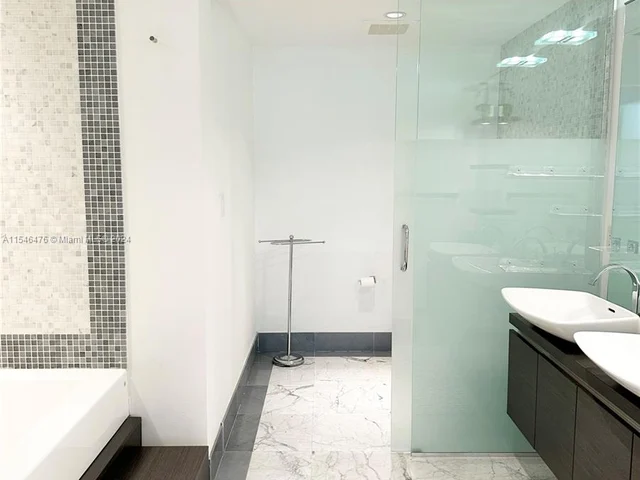 200 Biscayne Boulevard Way # 4314, Miami FL 33131