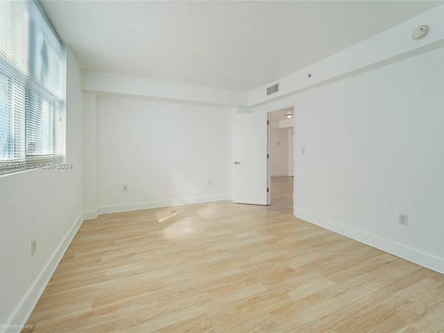 7501 E Treasure Dr # 3A, North Bay Village FL 33141