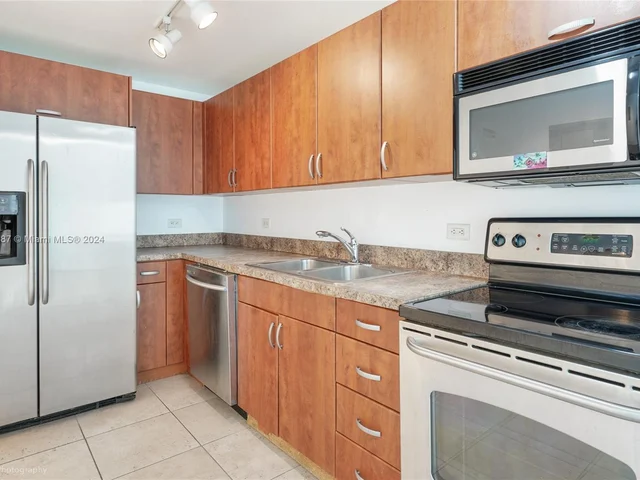 7501 E Treasure Dr # 3A, North Bay Village FL 33141