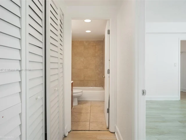 7501 E Treasure Dr # 3A, North Bay Village FL 33141