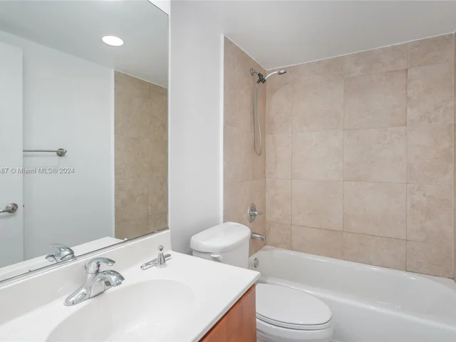 7501 E Treasure Dr # 3A, North Bay Village FL 33141