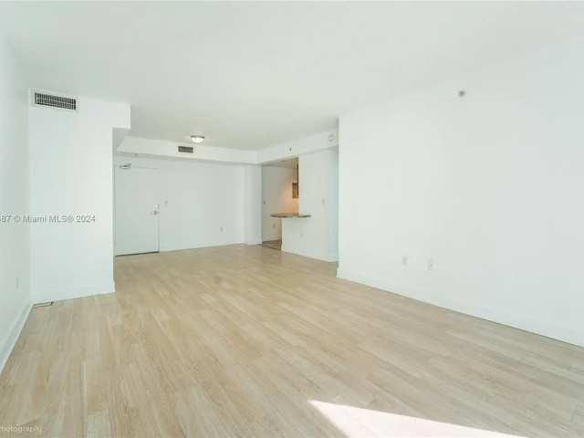 7501 E Treasure Dr # 3A, North Bay Village FL 33141