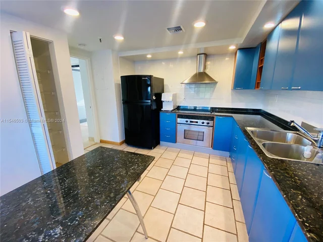 456 Poinciana Dr # 1620, Sunny Isles Beach FL 33160