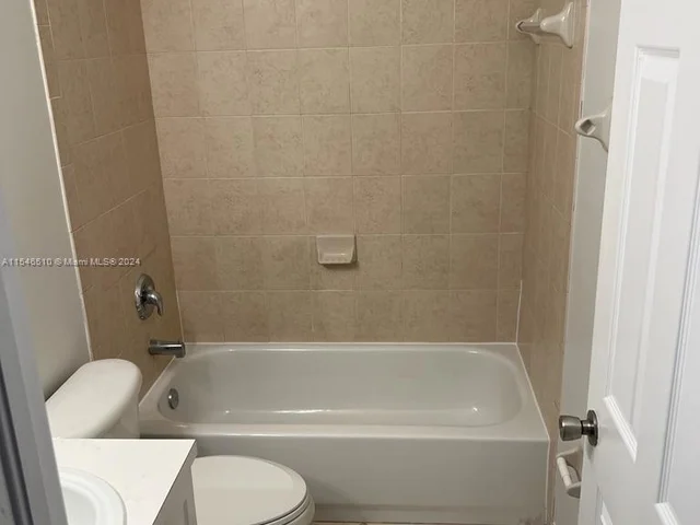 153 SE 28 PL # 3, Homestead FL 33033