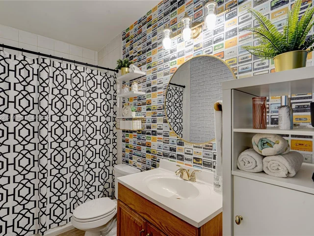 9452 SW 77th Ave # R6, Miami FL 33156