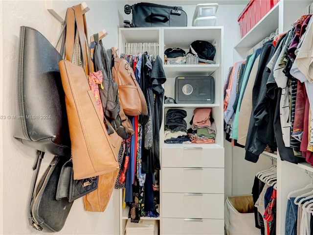 9452 SW 77th Ave # R6, Miami FL 33156