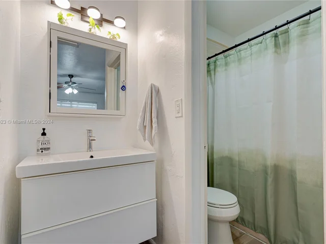 9452 SW 77th Ave # R6, Miami FL 33156