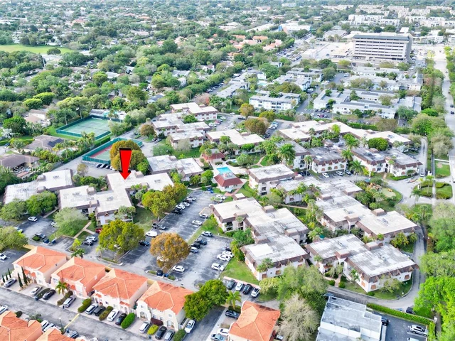 9452 SW 77th Ave # R6, Miami FL 33156