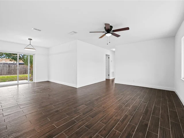 1330 SW 5th Ter, Deerfield Beach FL 33441