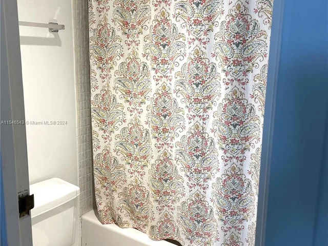 100 Bayview Dr # 722, Sunny Isles Beach FL 33160