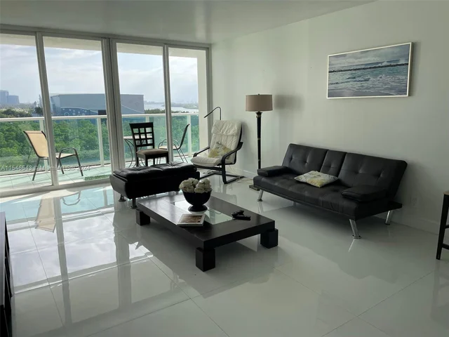 100 Bayview Dr # 722, Sunny Isles Beach FL 33160