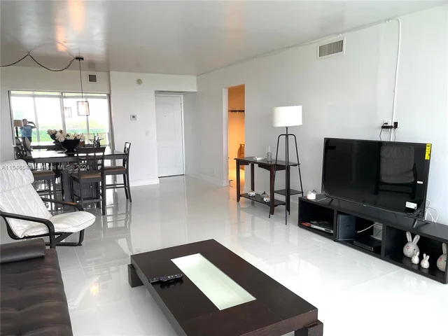 100 Bayview Dr # 722, Sunny Isles Beach FL 33160