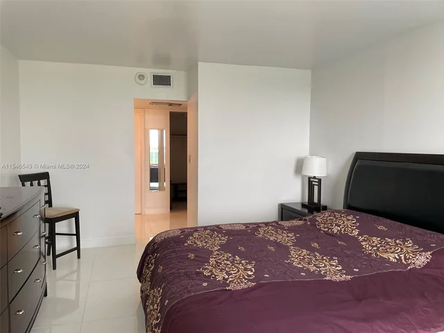 100 Bayview Dr # 722, Sunny Isles Beach FL 33160