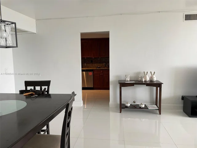 100 Bayview Dr # 722, Sunny Isles Beach FL 33160