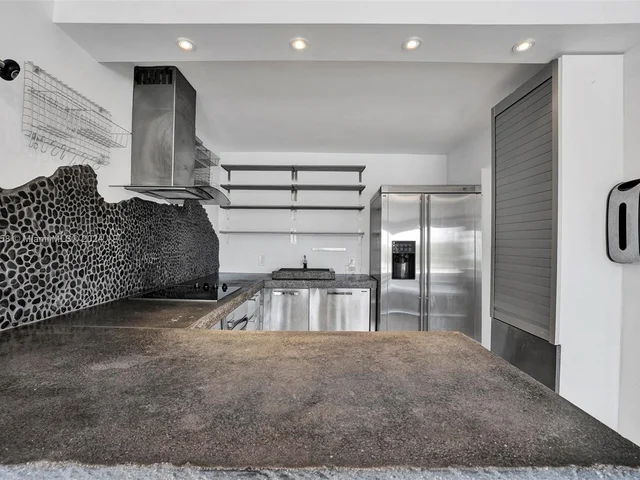 465 Ocean Dr # 320, Miami Beach FL 33139