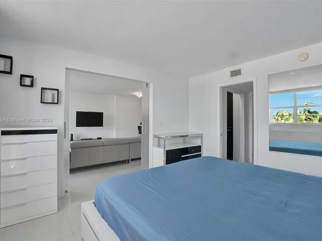 465 Ocean Dr # 320, Miami Beach FL 33139