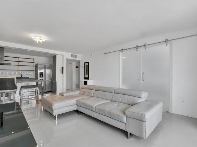 465 Ocean Dr # 320, Miami Beach FL 33139