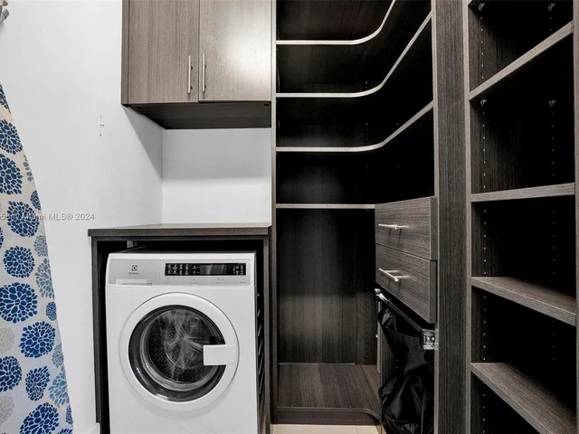 465 Ocean Dr # 320, Miami Beach FL 33139