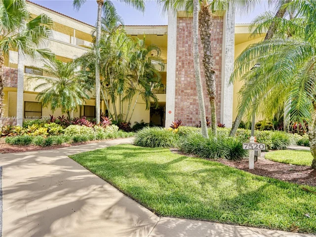 7520 La Paz Blvd # 206, Boca Raton FL 33433
