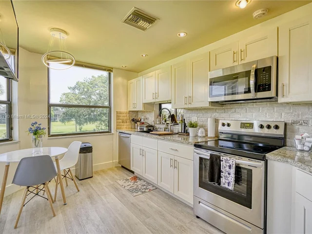 7520 La Paz Blvd # 206, Boca Raton FL 33433