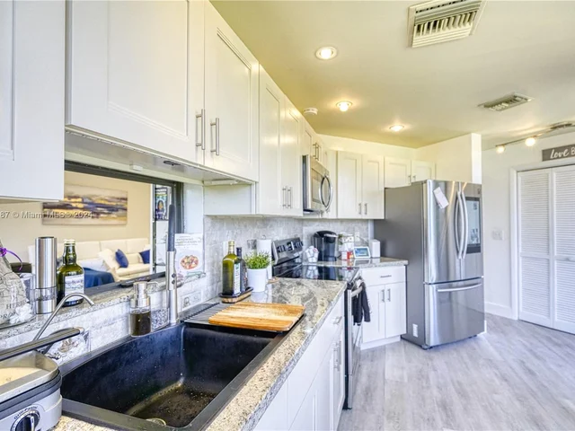 7520 La Paz Blvd # 206, Boca Raton FL 33433