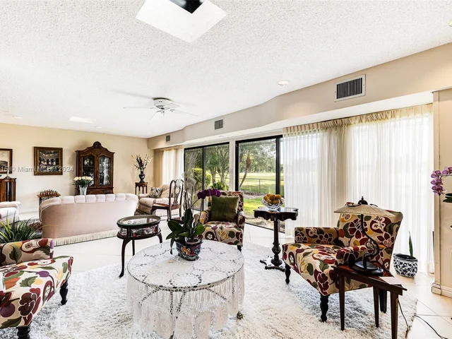 2005 Saint Andrews Rd # 123, Hollywood FL 33021