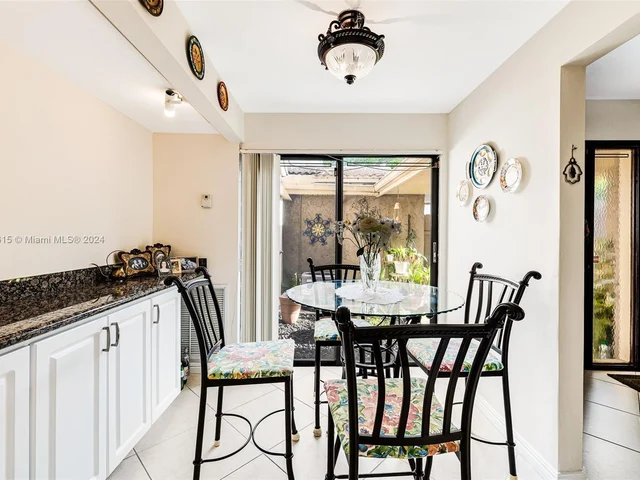 2005 Saint Andrews Rd # 123, Hollywood FL 33021