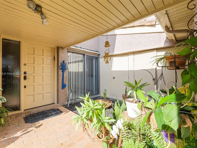 2005 Saint Andrews Rd # 123, Hollywood FL 33021