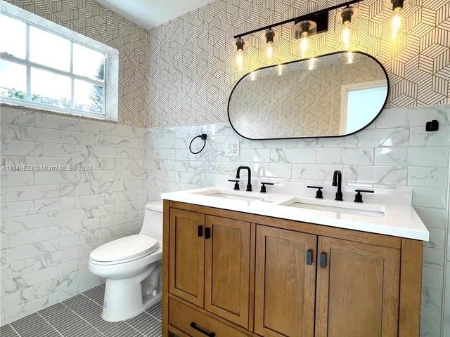 2412 Andros Ln, Fort Lauderdale FL 33312