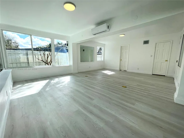 2412 Andros Ln, Fort Lauderdale FL 33312