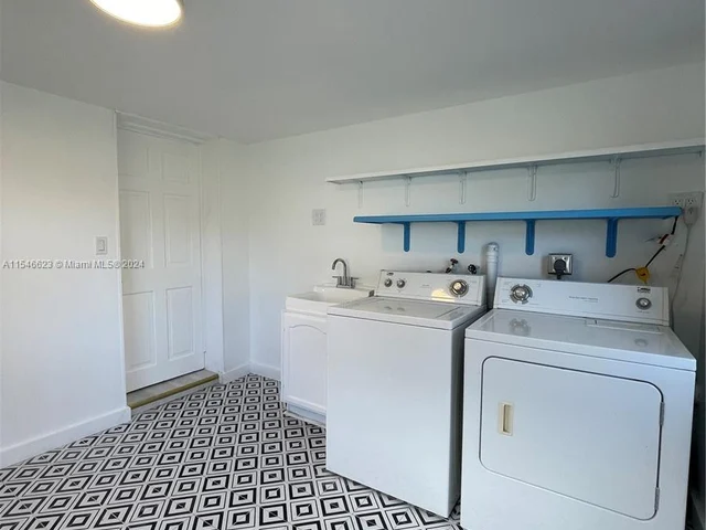 2412 Andros Ln, Fort Lauderdale FL 33312