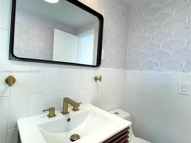 2412 Andros Ln, Fort Lauderdale FL 33312