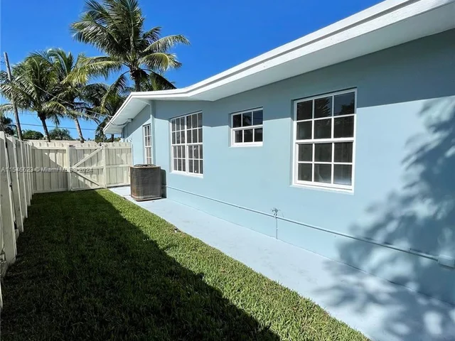 2412 Andros Ln, Fort Lauderdale FL 33312