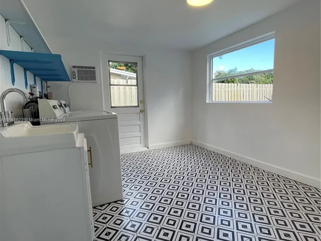 2412 Andros Ln, Fort Lauderdale FL 33312