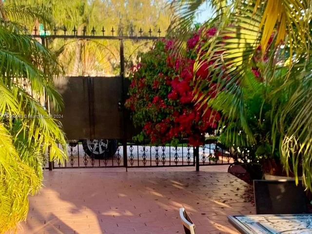 1098 SW 137 Place, Miami FL 33184