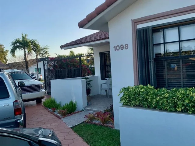 1098 SW 137 Place, Miami FL 33184