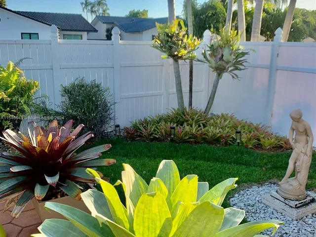 1098 SW 137 Place, Miami FL 33184