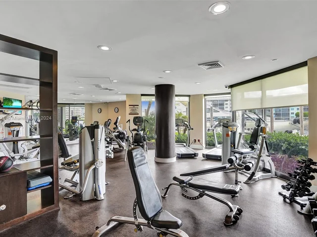 1000 W Island Blvd # 311, Aventura FL 33160