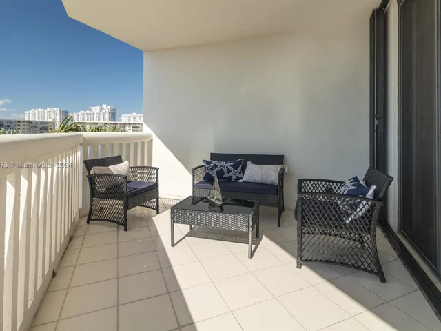 1000 W Island Blvd # 311, Aventura FL 33160