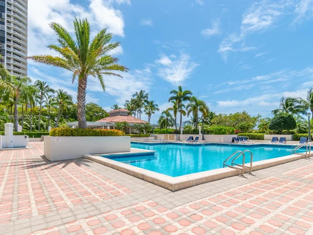 1000 W Island Blvd # 311, Aventura FL 33160