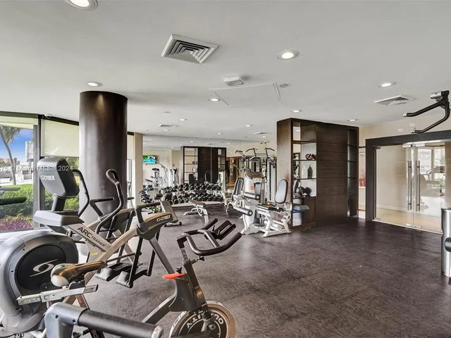 1000 W Island Blvd # 311, Aventura FL 33160