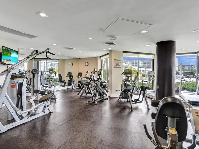 1000 W Island Blvd # 311, Aventura FL 33160