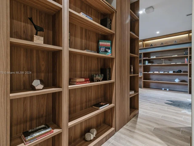 1000 W Island Blvd # 311, Aventura FL 33160