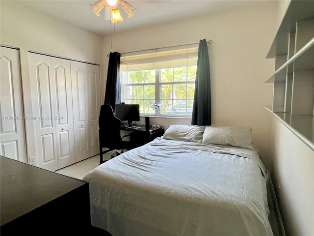 9764 NW 32nd St, Doral FL 33172