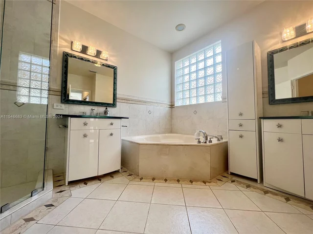 9764 NW 32nd St, Doral FL 33172