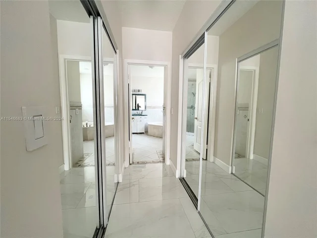 9764 NW 32nd St, Doral FL 33172